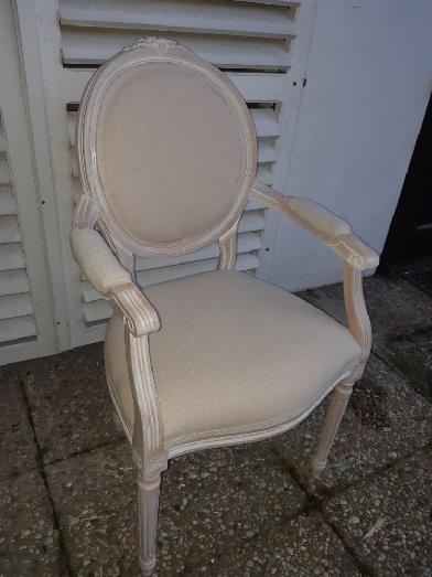 Židle bílá patina 081120