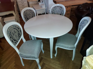 Jídelní set stolu a 4 židlí